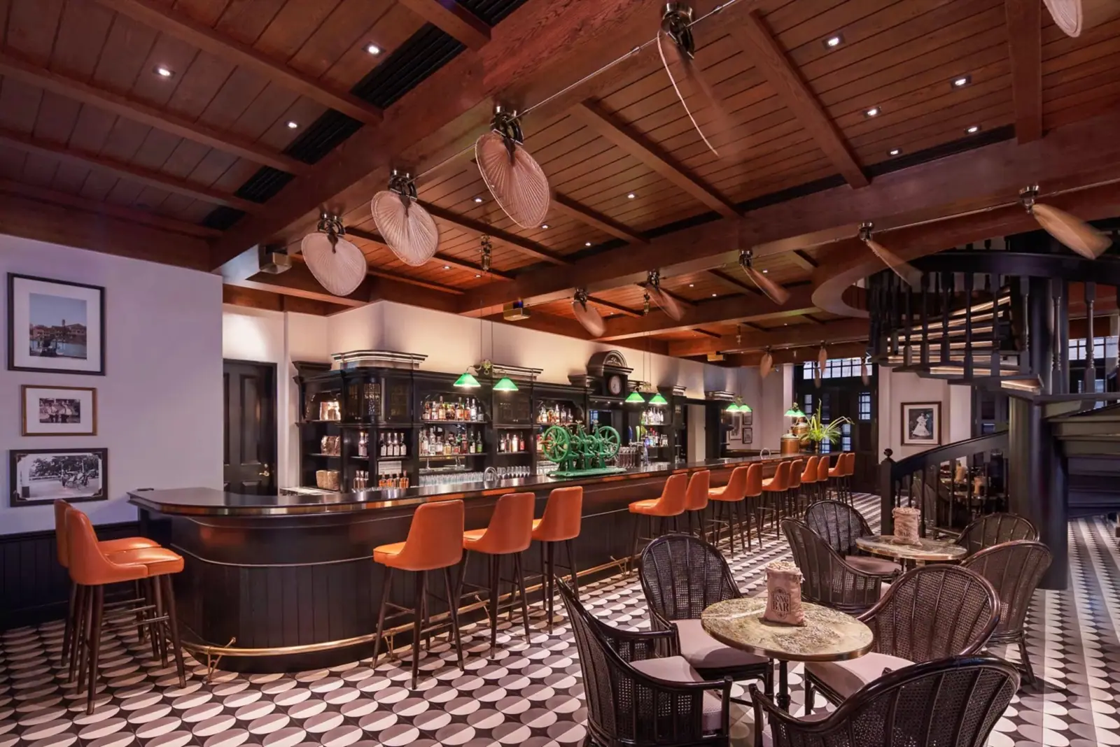 Long Bar · Raffles